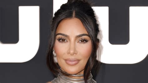 kim kardashian augenbrauen|Kim Kardashian trägt einen Buzz Cut